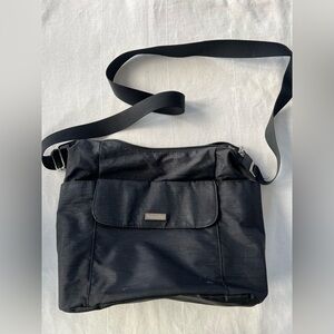 Baggallini Crossbody Bag Black Nylon Travel Purse Pockets Silver Hardware Zipper